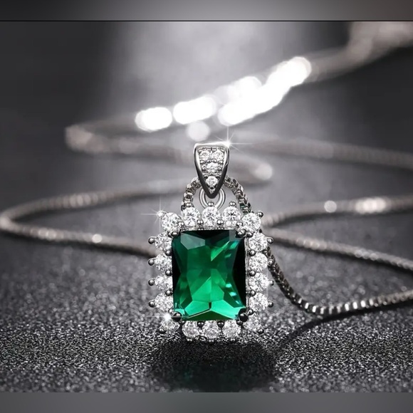 Jane Chic Designs Luxurious Sterling Silver Necklace - Picture 1 of 7